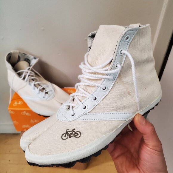 RARE - Tabi Style Canvas Lace-up Shoes BNIB - Picture 3 of 5